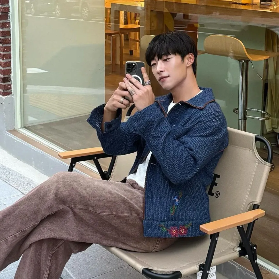 A moment captured by a fan of Woo Dohwan
