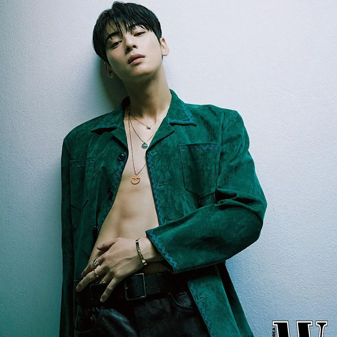 A moment captured by a fan of Cha Eunwoo