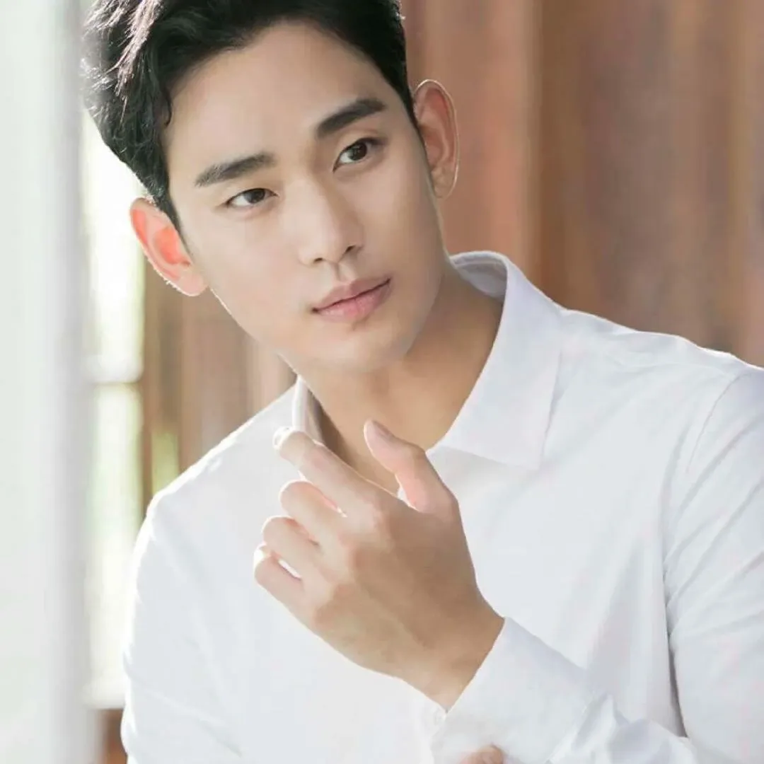 A moment captured by a fan of Kim Soohyun