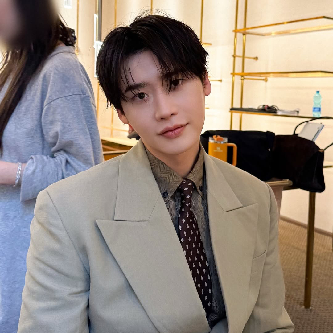 Behind-the-scenes cut of Lee Jongsuk