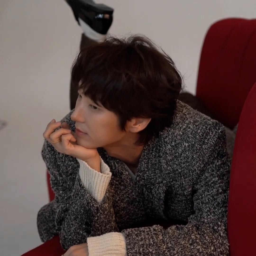 A moment captured by a fan of Lee Joongi