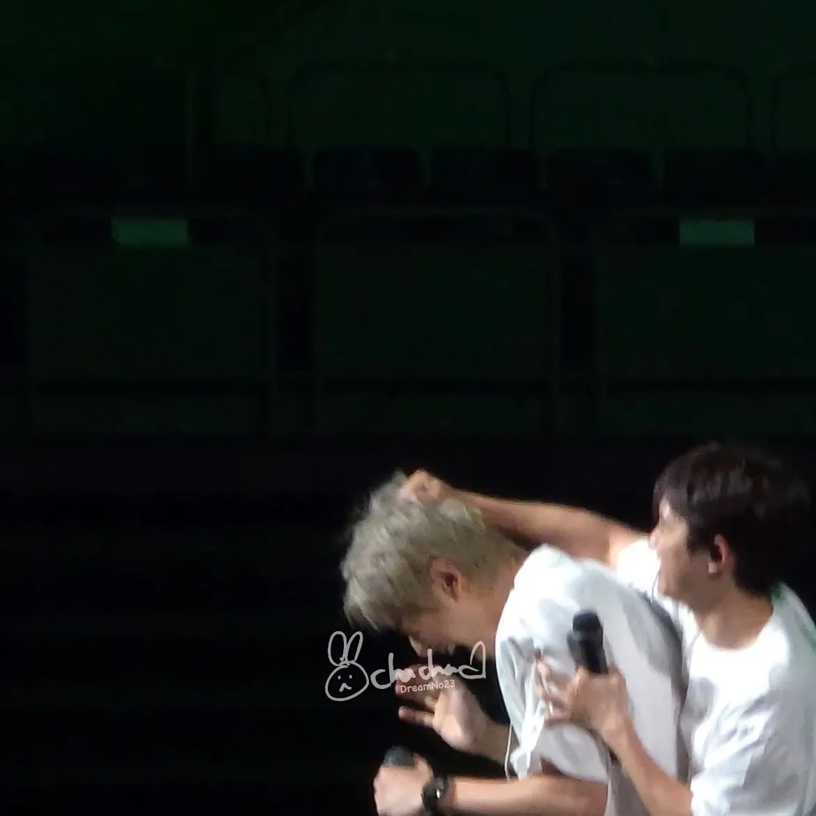 Cuplikan di balik layar dari Doh Kyungsoo (D.O.)