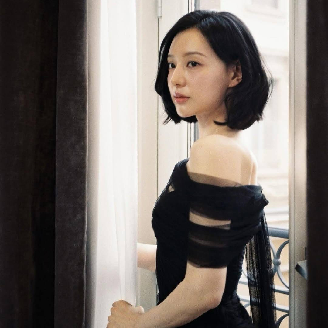 Behind-the-scenes cut of Kim Jiwon