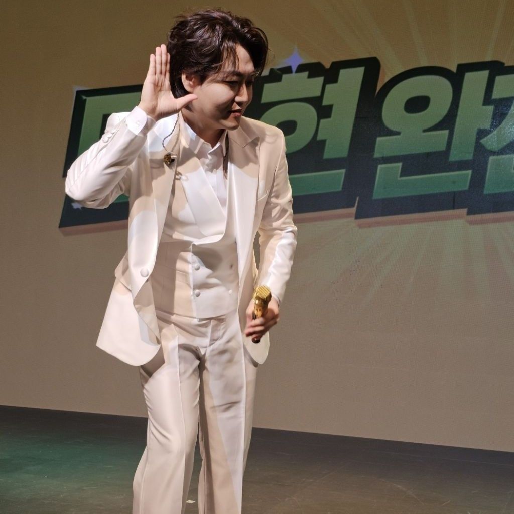 Behind-the-scenes cut of Min Soohyun