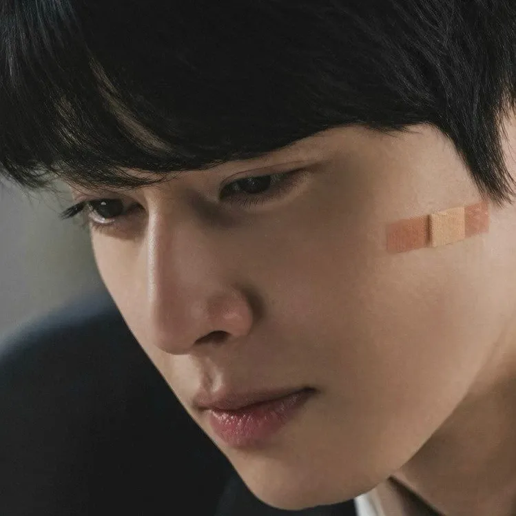 Behind-the-scenes cut of Cha Eunwoo