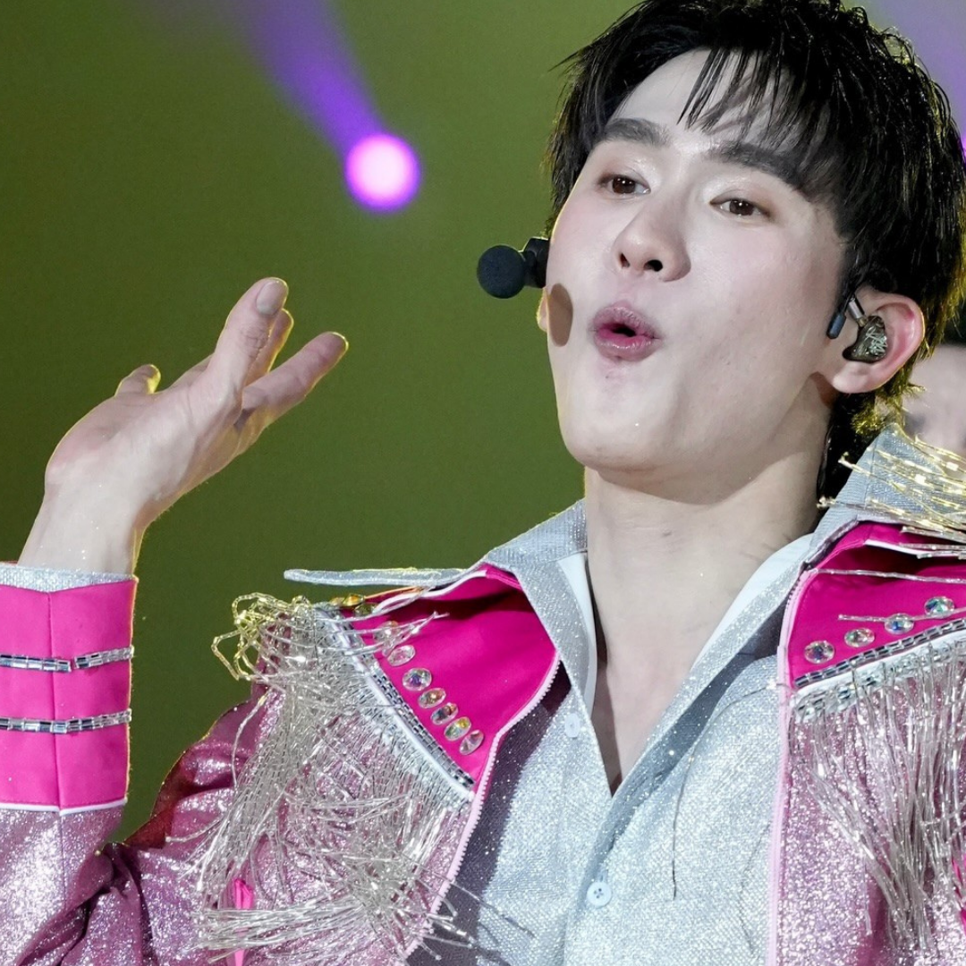 A moment captured by a fan of Book Kasidet Plookphol