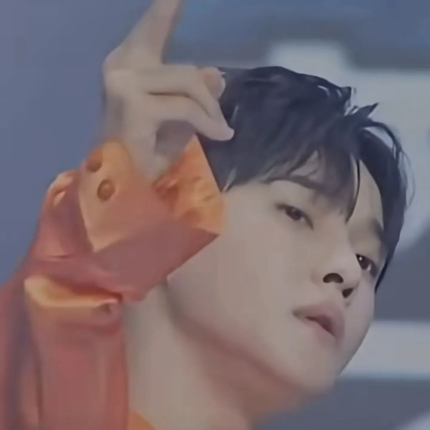 A moment captured by a fan of Seong Ri