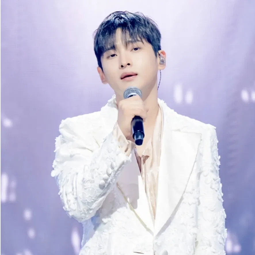A moment captured by a fan of Seong Ri