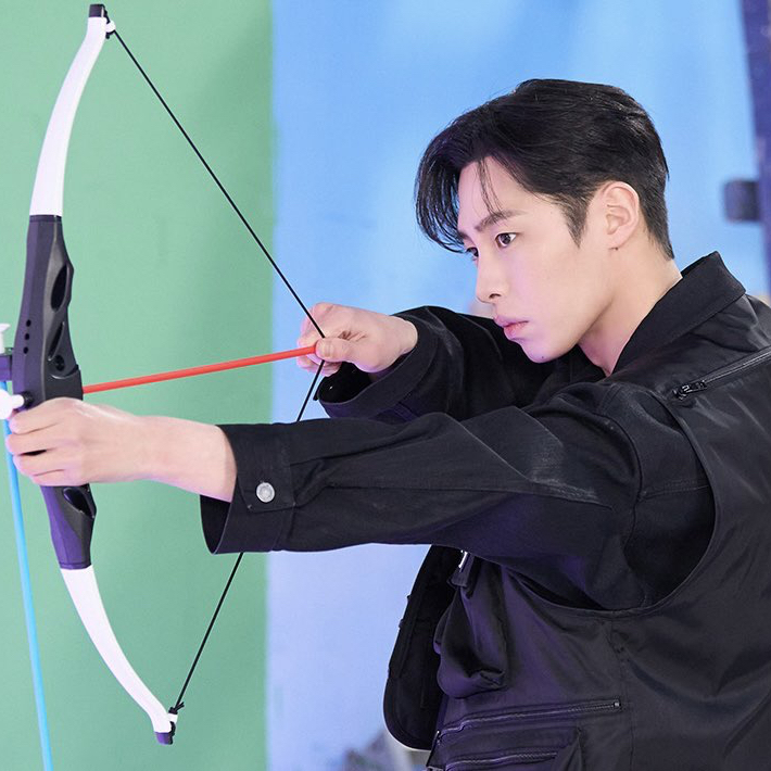 Behind-the-scenes cut of Lee Jaewook