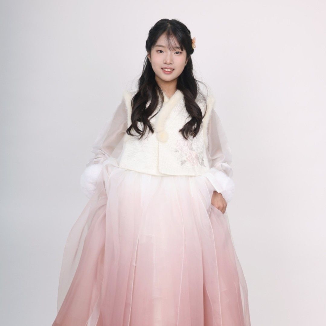 Behind-the-scenes cut of Bin Yeseo