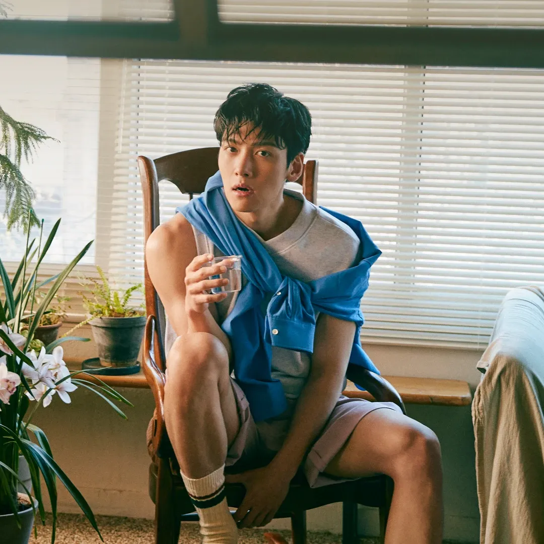 Behind-the-scenes cut of Ji Changwook
