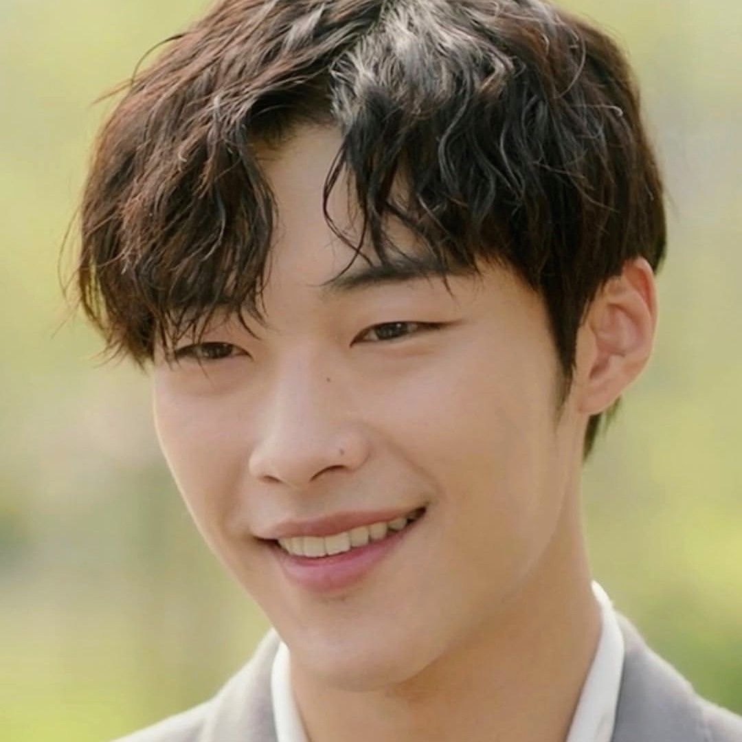 A moment captured by a fan of Woo Dohwan
