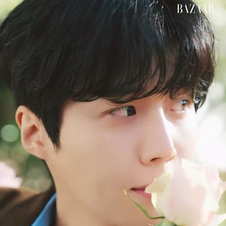 粉絲拍下的金宣虎瞬間