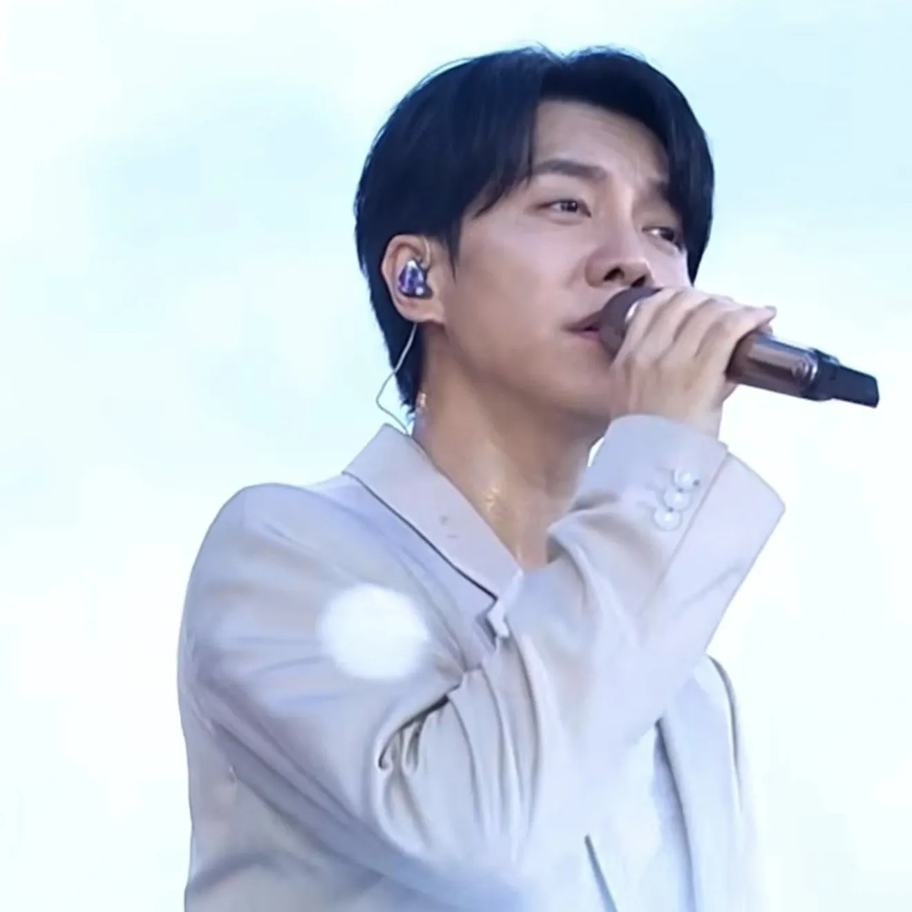 Cuplikan di balik layar dari Lee Seunggi