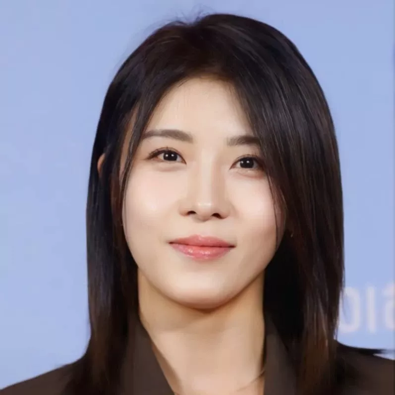 Behind-the-scenes cut of Ha Jiwon