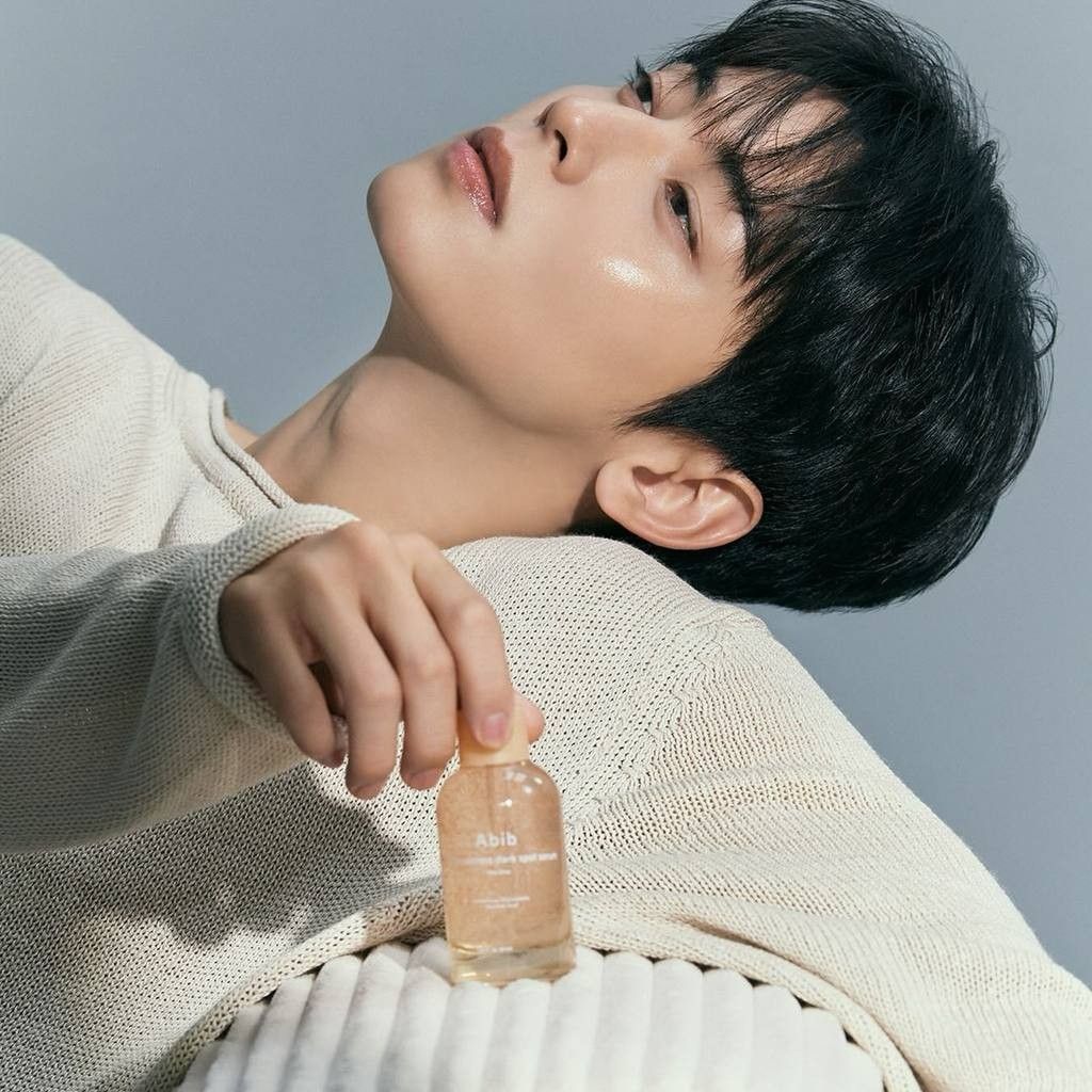 Behind-the-scenes cut of Cha Eunwoo