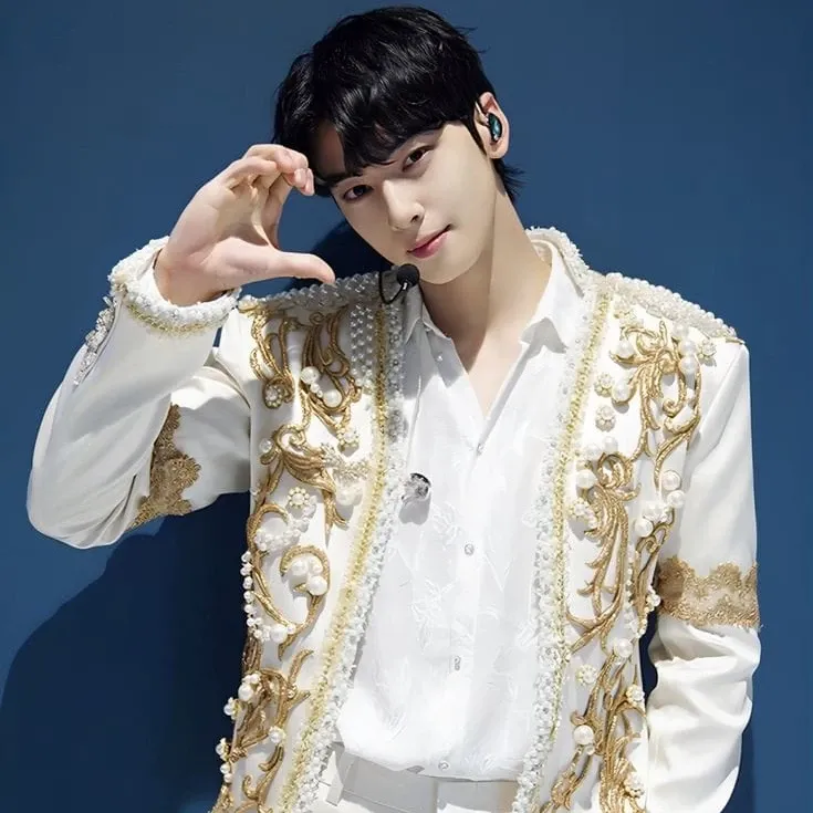 Latest photo of Cha Eunwoo