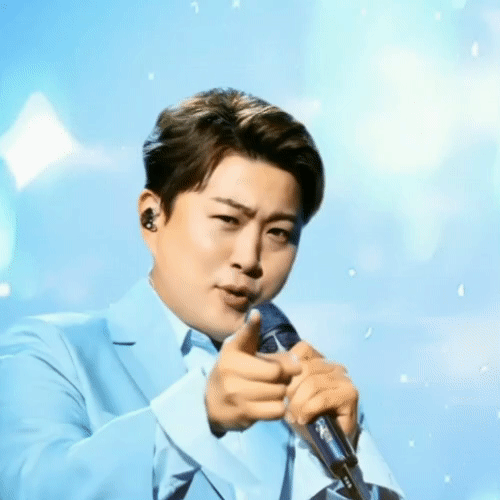 粉絲拍下的金浩中瞬間