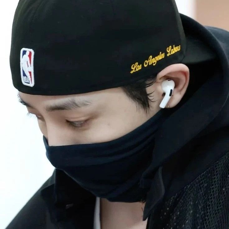 Behind-the-scenes cut of Lee Soohyuk