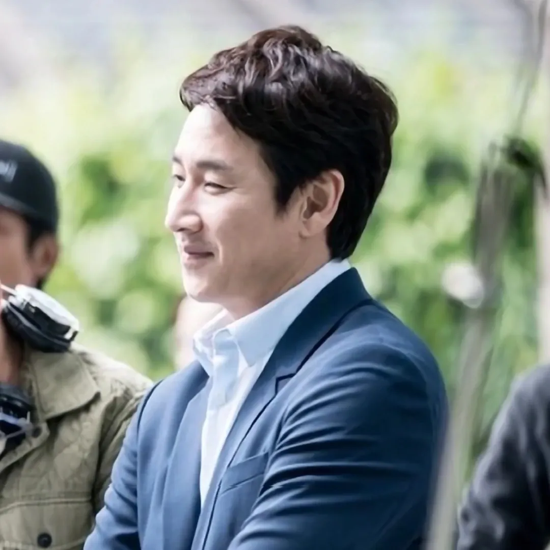 Behind-the-scenes cut of Lee Sunkyun