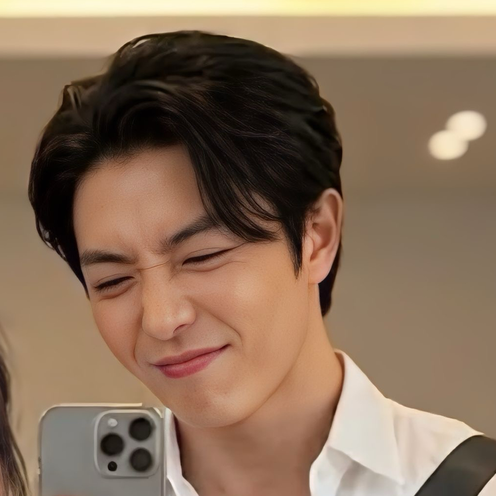 粉絲拍下的金材昱瞬間