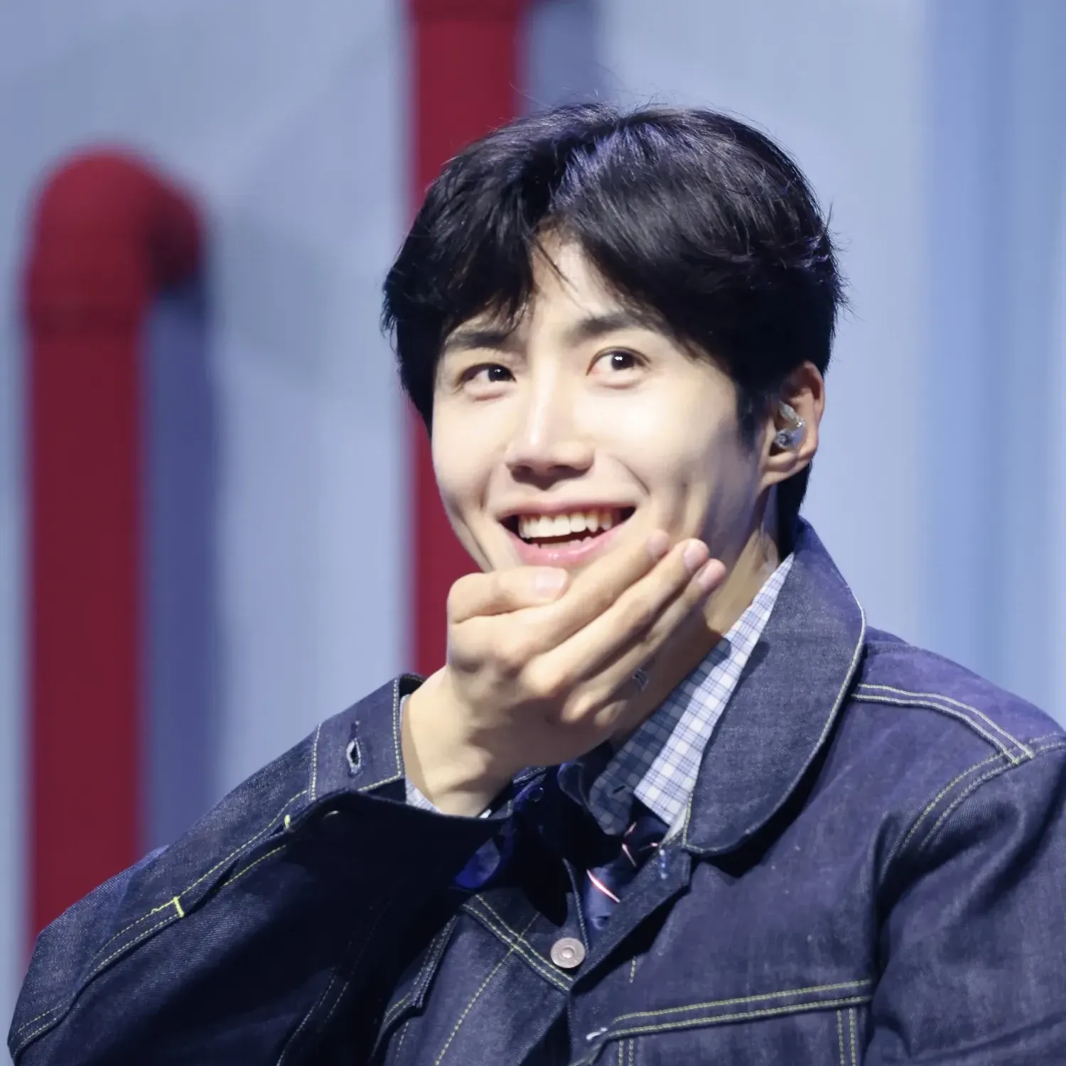 粉丝拍下的金宣虎瞬间