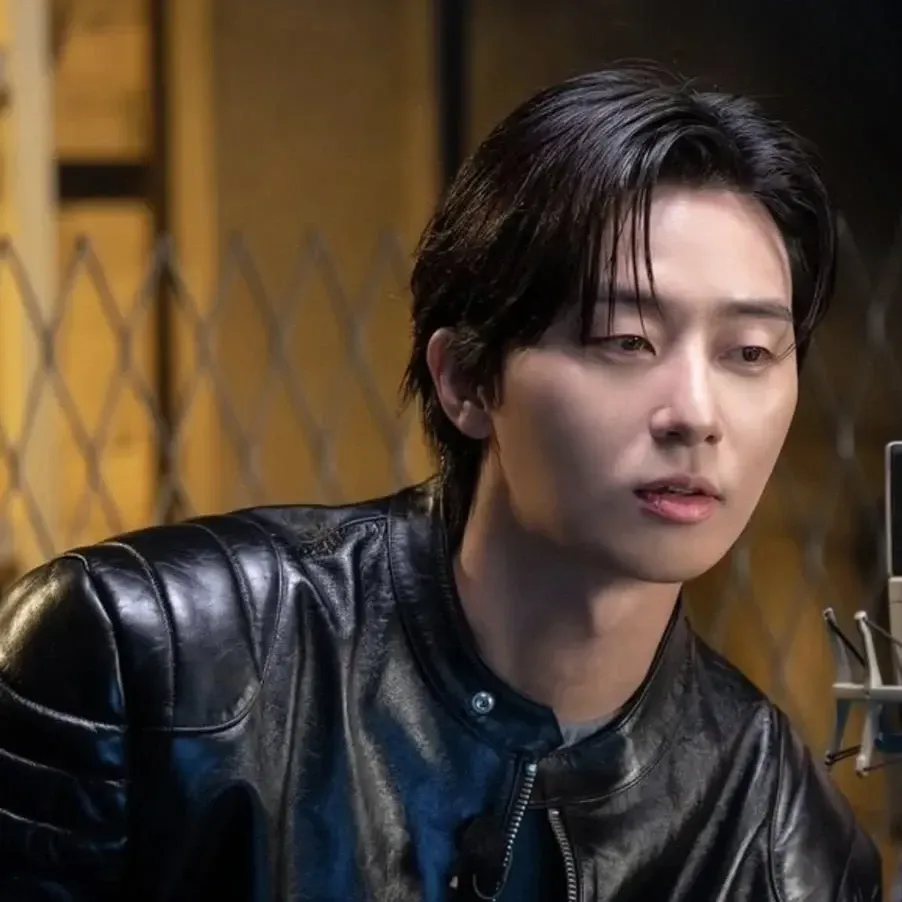 Recent activity shot of Park Seojoon