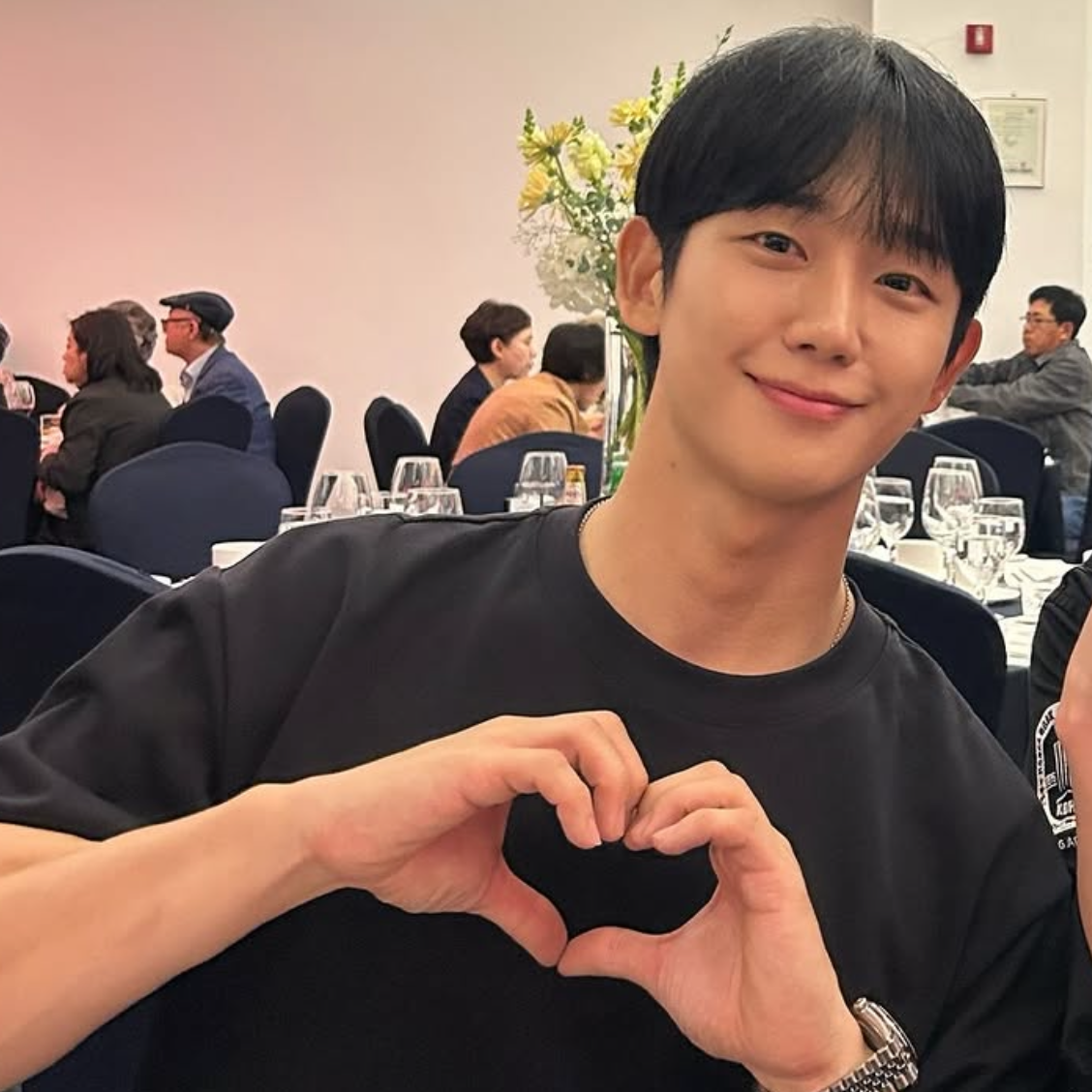 粉丝拍下的丁海寅瞬间