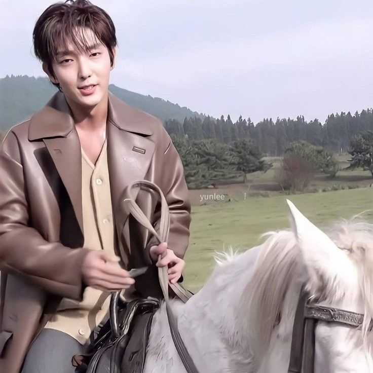 Behind-the-scenes cut of Lee Joongi