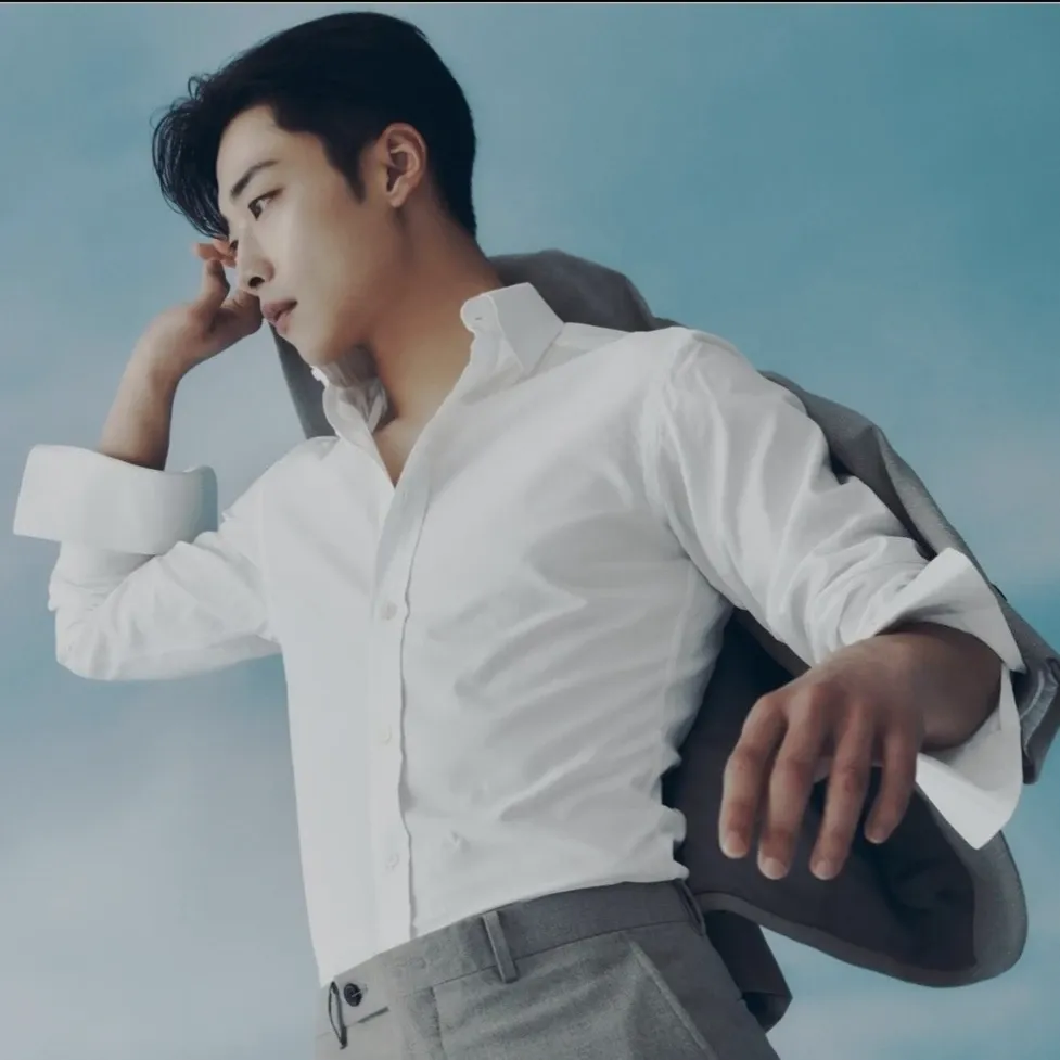 A moment captured by a fan of Woo Dohwan