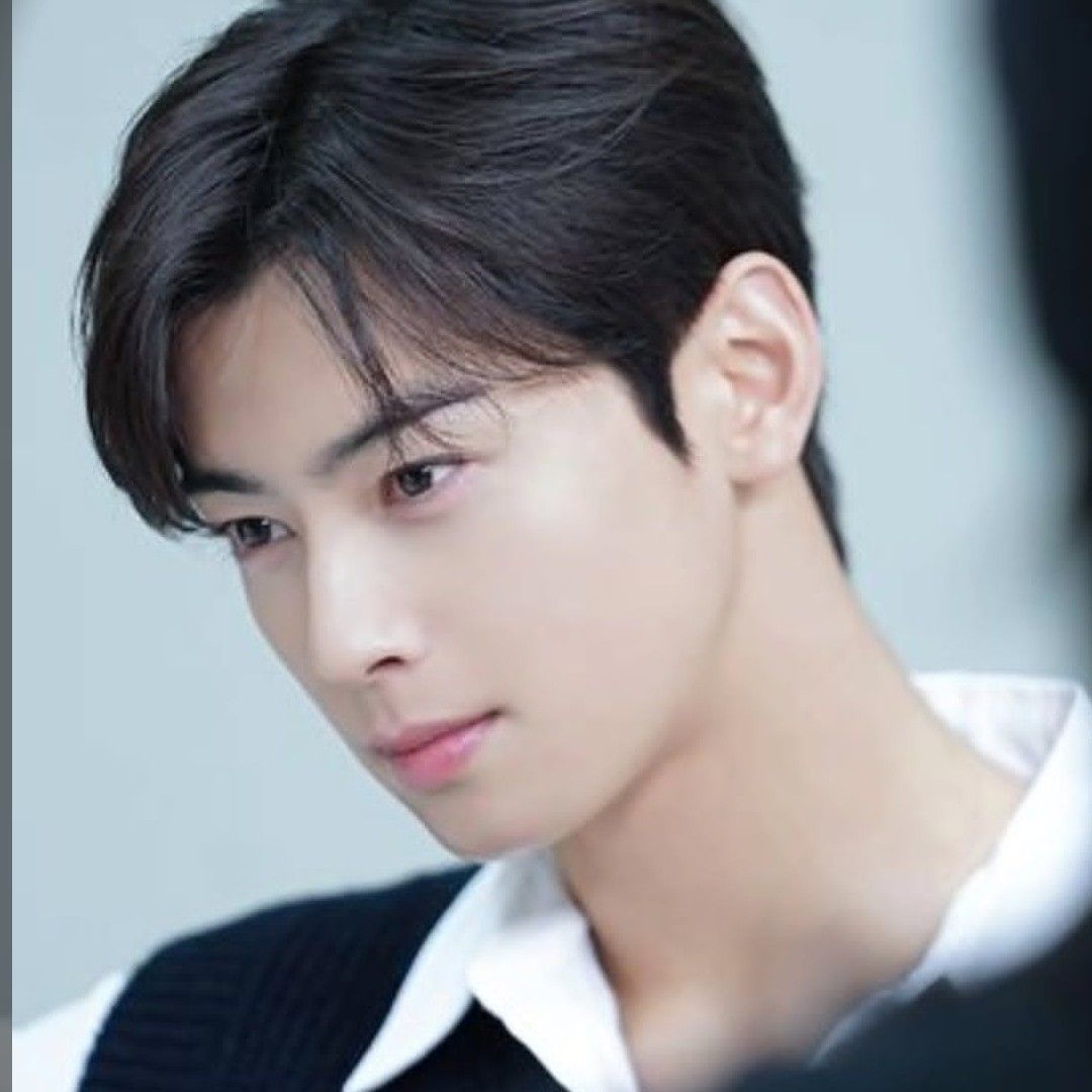 Latest photo of Cha Eunwoo