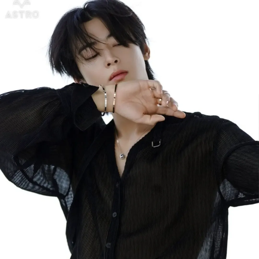 Recent activity shot of Cha Eunwoo