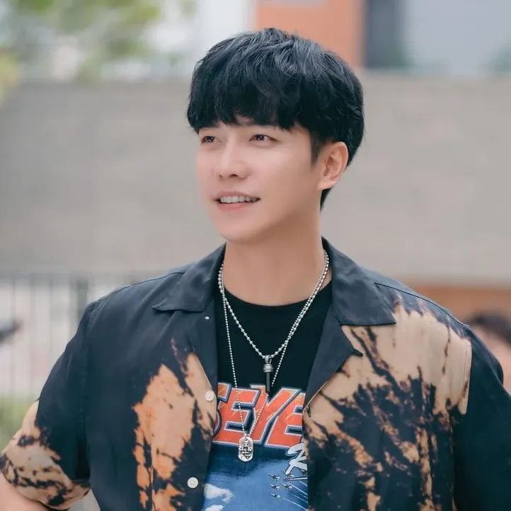 Foto terbaru dari Lee Seunggi