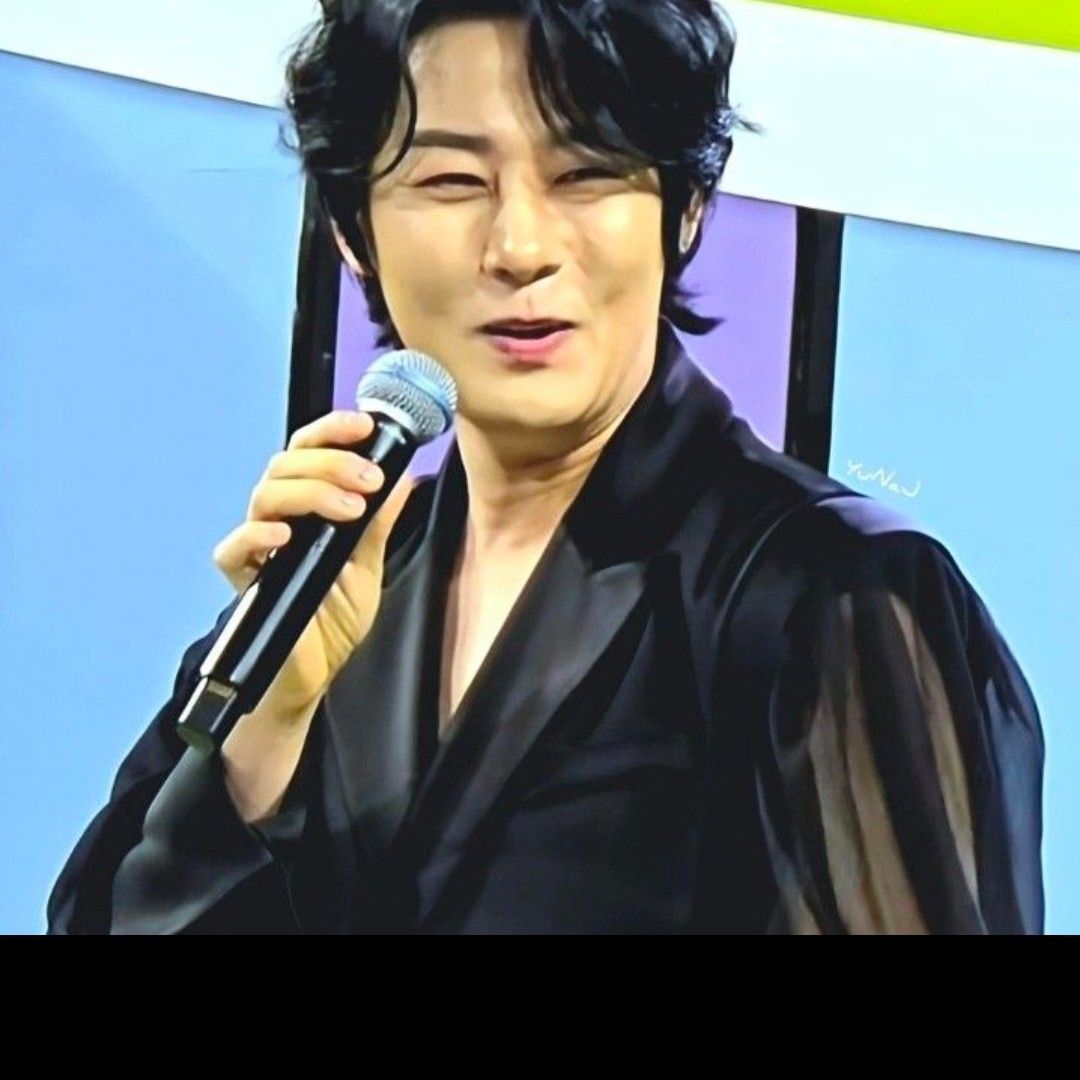 A moment captured by a fan of Kang Moonkyung