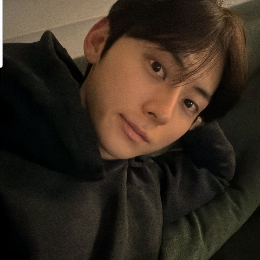 A moment captured by a fan of Hwang Minhyun