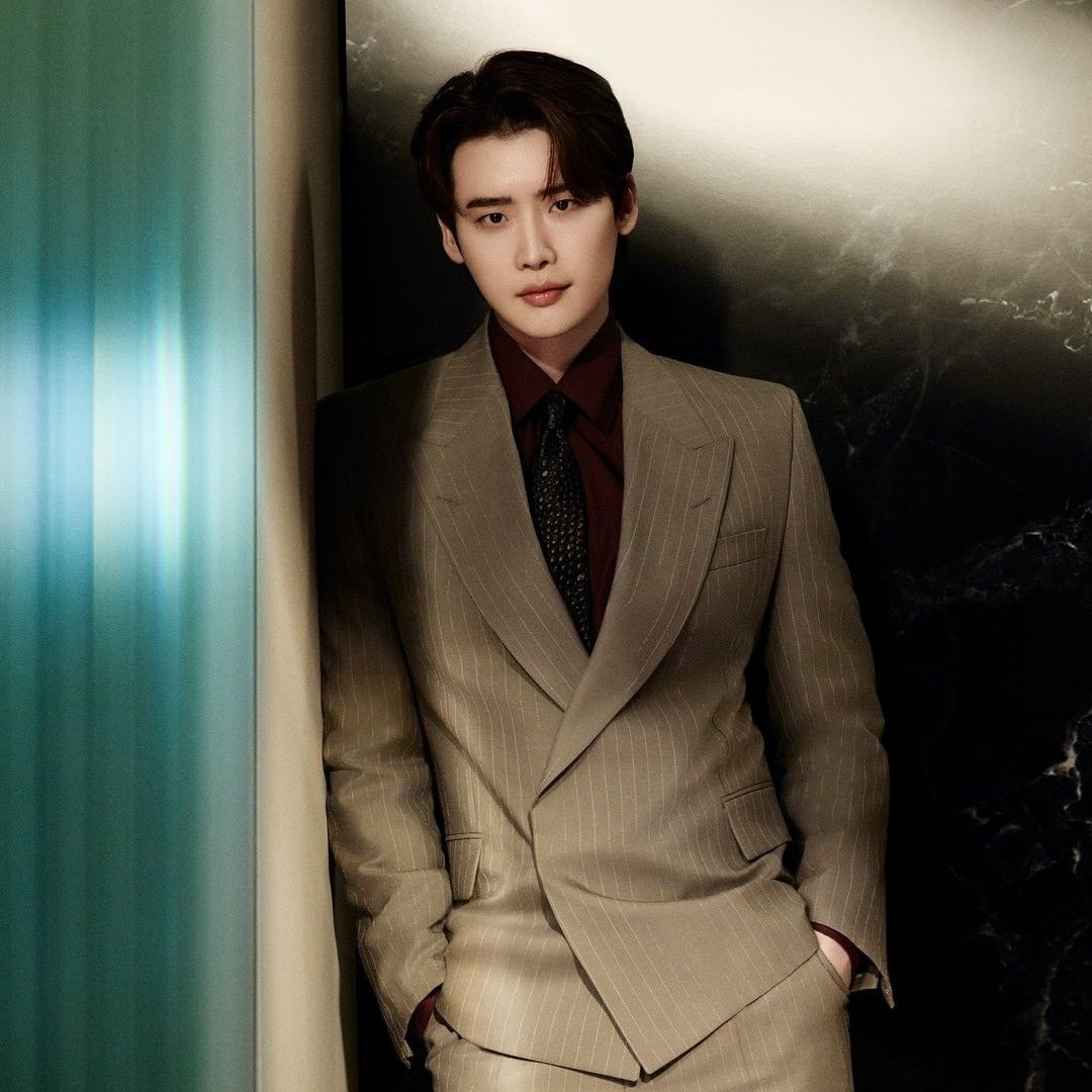 Recent activity shot of Lee Jongsuk