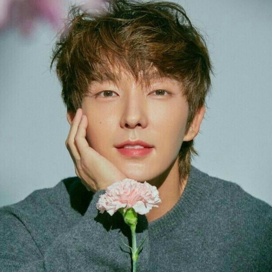 A moment captured by a fan of Lee Joongi