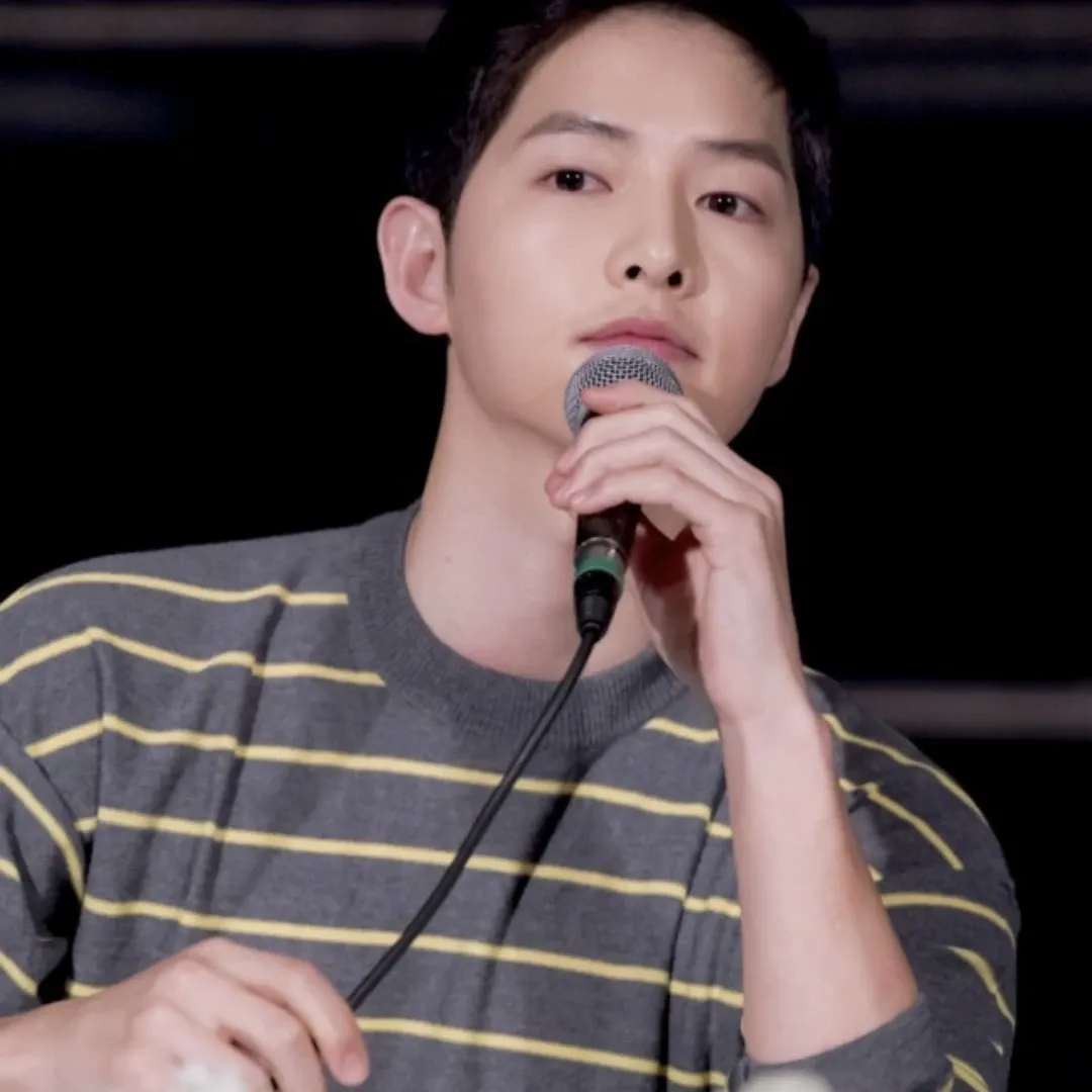A moment captured by a fan of Song Joongki