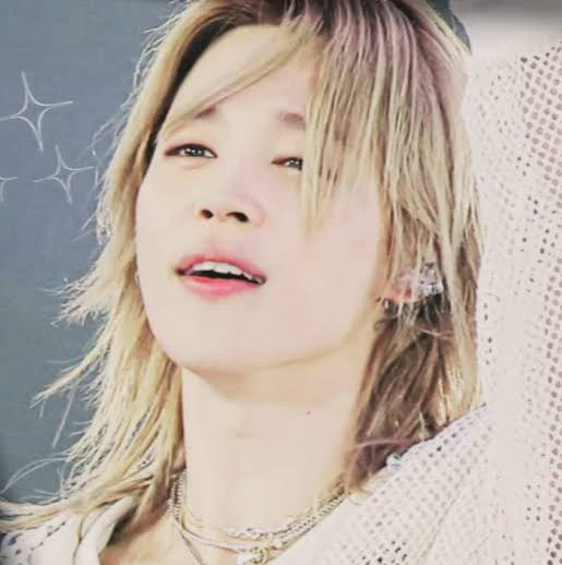 Behind-the-scenes cut of Ha Jimin
