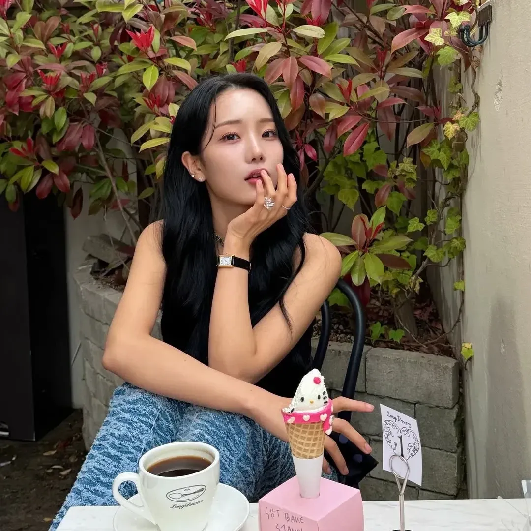 Behind-the-scenes cut of Kim Soyeon (2004)