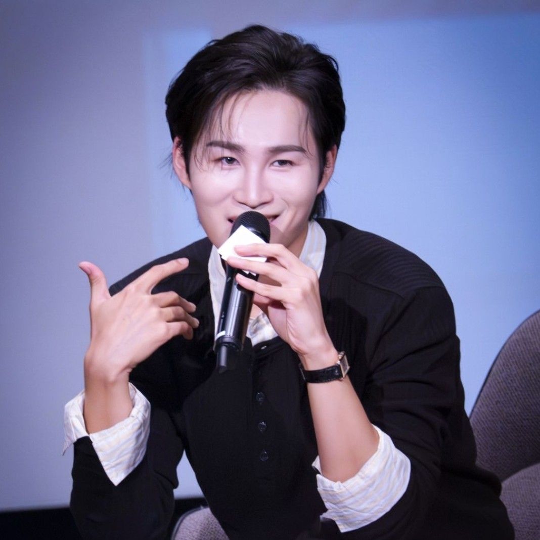 김희재의 최신 사진