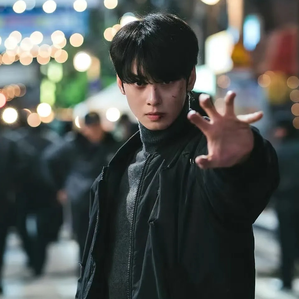 Behind-the-scenes cut of Cha Eunwoo