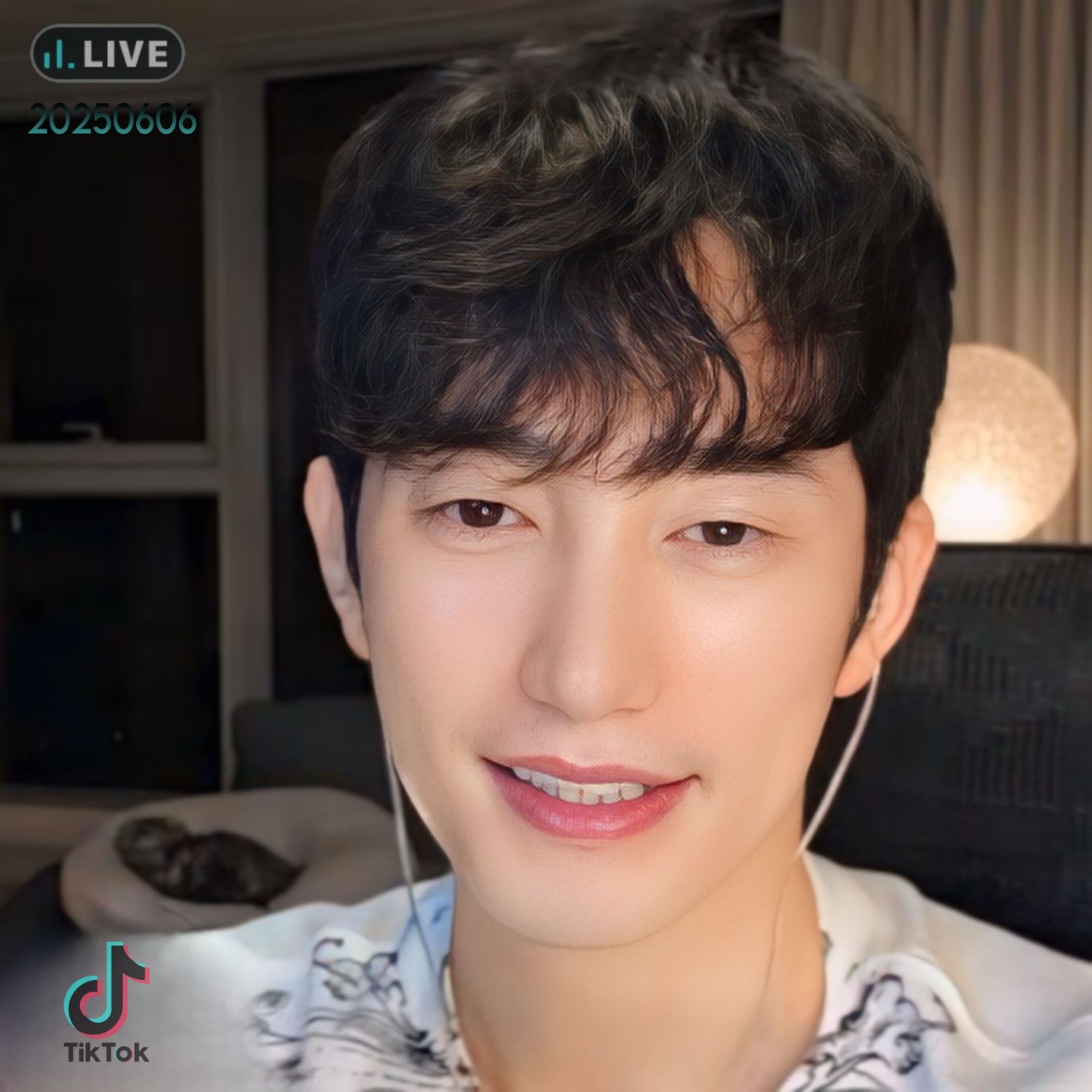 A moment captured by a fan of Park Sihoo
