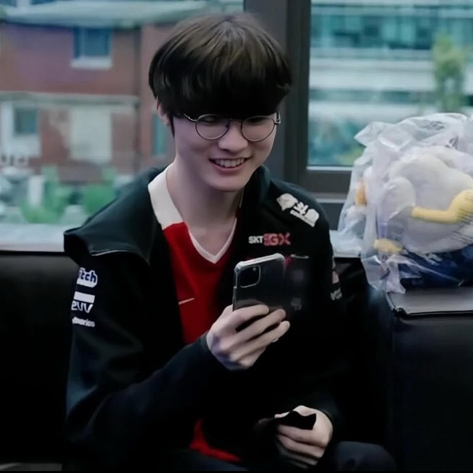 Latest photo of Faker
