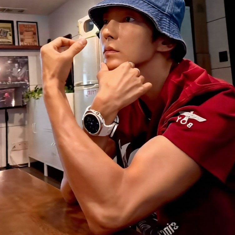 A moment captured by a fan of Lee Joongi