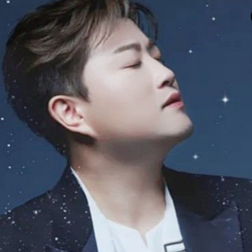 粉絲拍下的金浩中瞬間