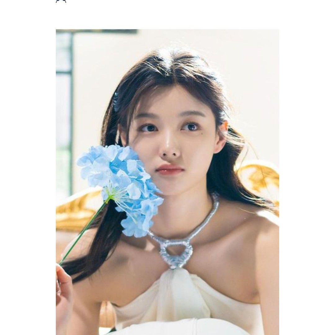 Behind-the-scenes cut of Kim Youjung