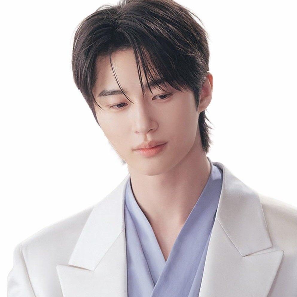 边佑锡的最新照片