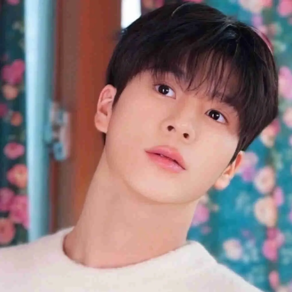 A moment captured by a fan of Jeong Dongwon