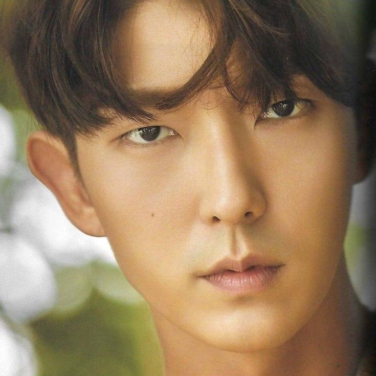 A moment captured by a fan of Lee Joongi